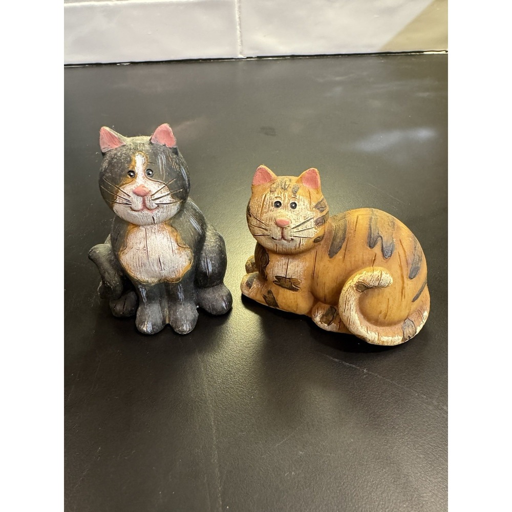 2 Tii Collections Small‎ Resin Cat Figures Sitting Position And Laying Down